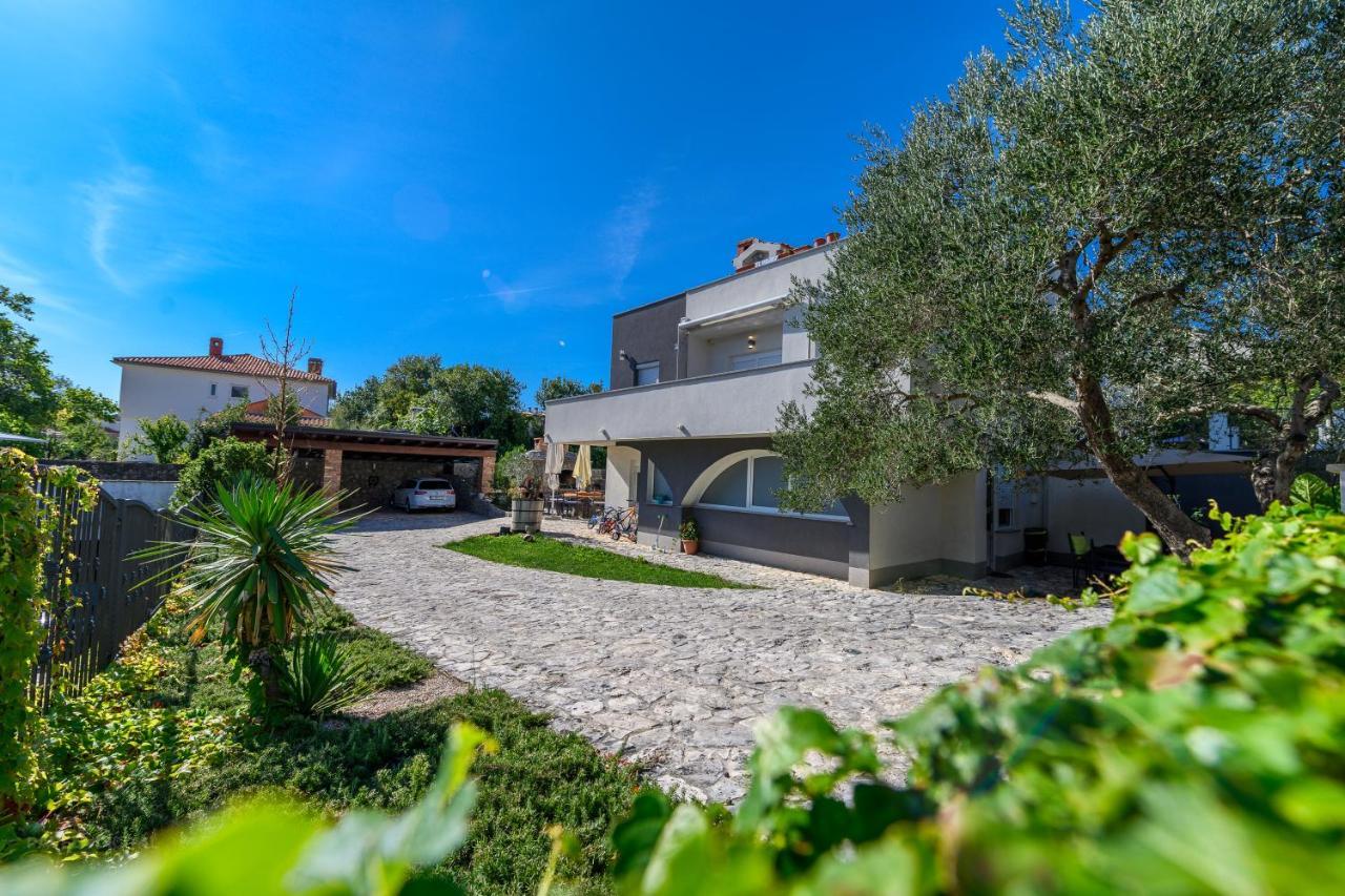 Apartments Maksim And Timon Krk Town Exterior photo