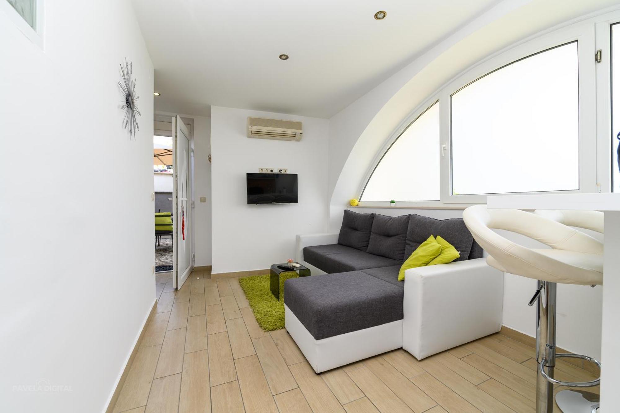 Apartments Maksim And Timon Krk Town Exterior photo