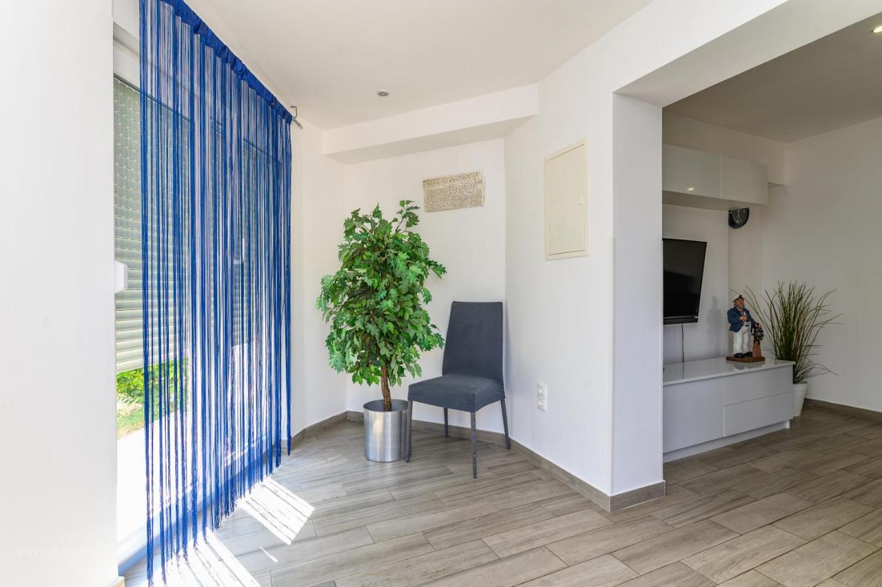 Apartments Maksim And Timon Krk Town Exterior photo