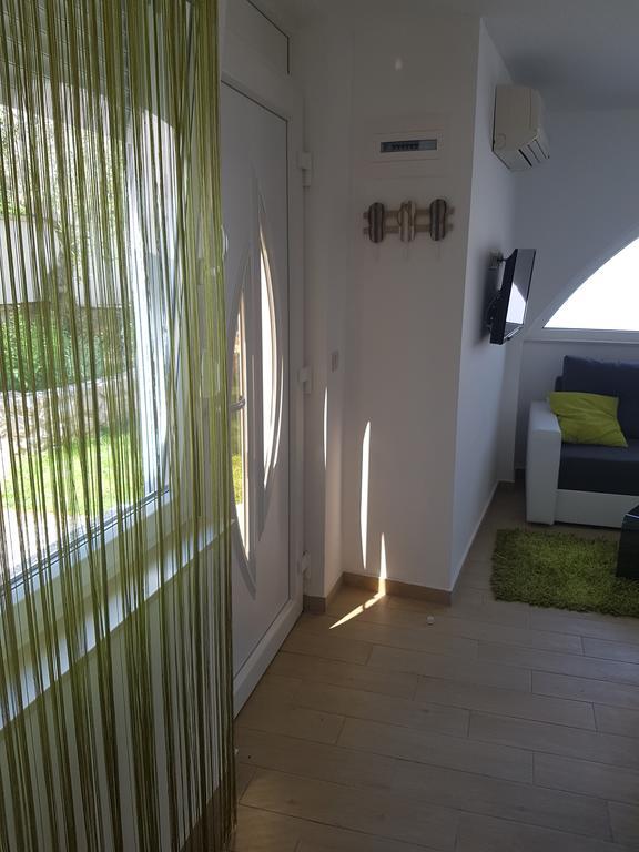 Apartments Maksim And Timon Krk Town Exterior photo