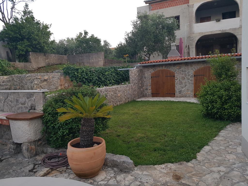 Apartments Maksim And Timon Krk Town Exterior photo